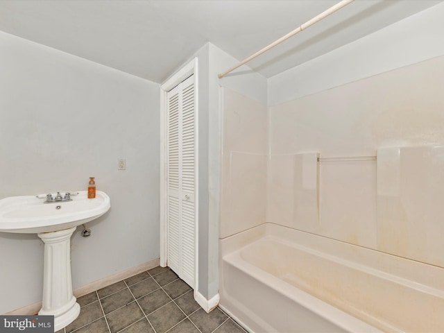 full bath with a sink, baseboards, shower / bathing tub combination, a closet, and tile patterned floors