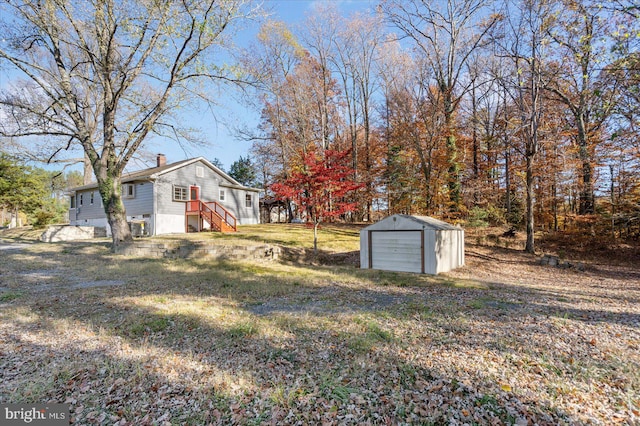 view of yard with a shed