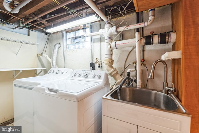 laundry room with sink and washing machine and clothes dryer