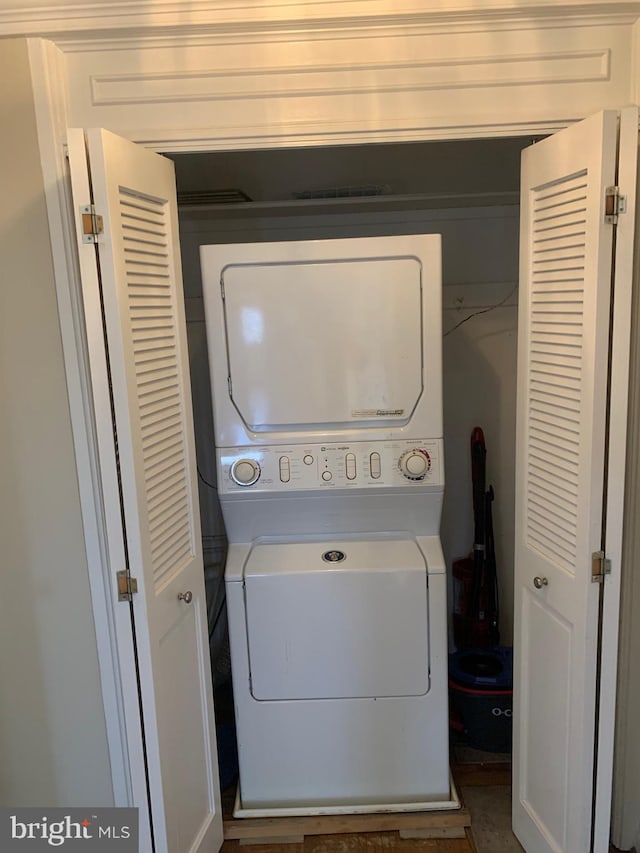 washroom with laundry area and stacked washer and clothes dryer