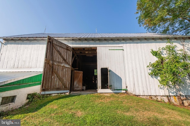 view of outbuilding with a yard