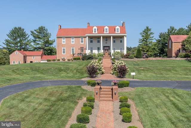 view of front facade with a front lawn