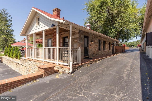 view of front of house featuring a porch