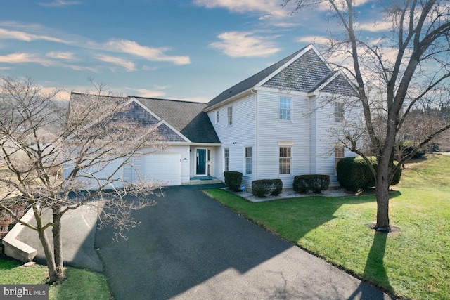 view of front facade featuring a garage and a front yard