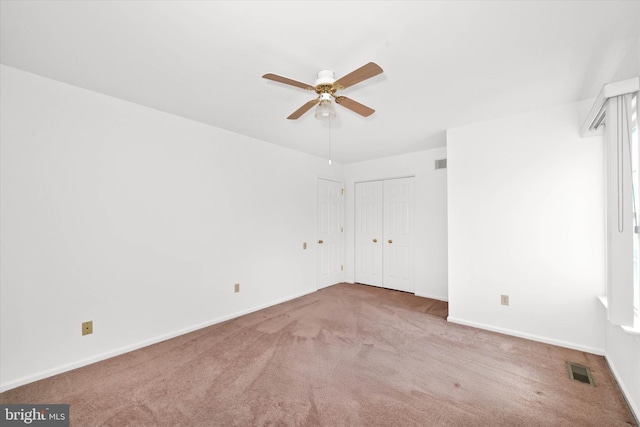 carpeted empty room featuring ceiling fan