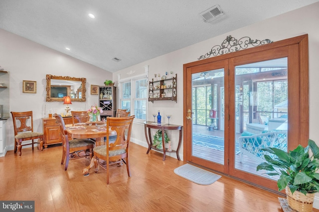 dining room with lofted ceiling, light wood-type flooring, visible vents, and recessed lighting