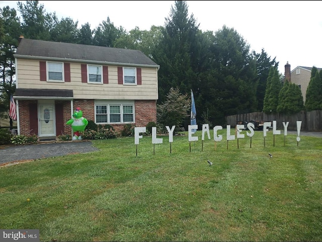 view of front facade with a front lawn