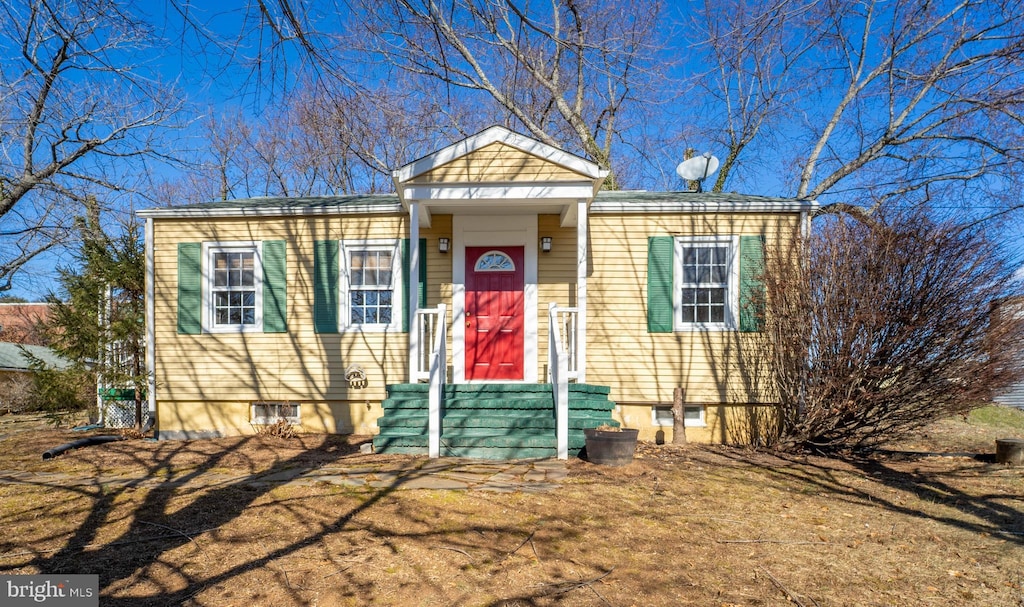 bungalow-style house with a front lawn