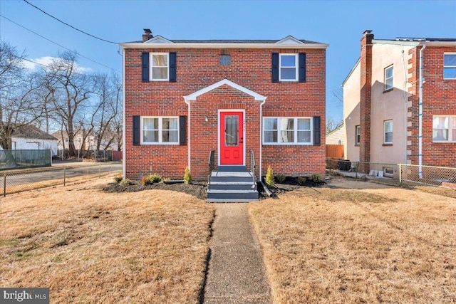 view of front of house featuring a front lawn