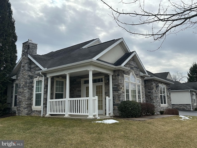 view of front of property with a front lawn