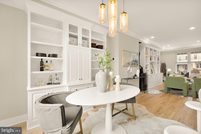 dining area with recessed lighting, baseboards, built in features, light wood-type flooring, and crown molding