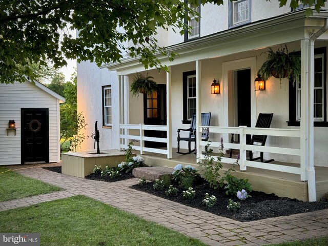 doorway to property with covered porch