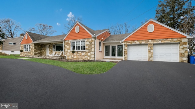 view of front of home featuring a garage and a front yard