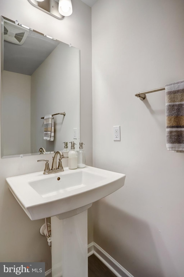 bathroom featuring sink