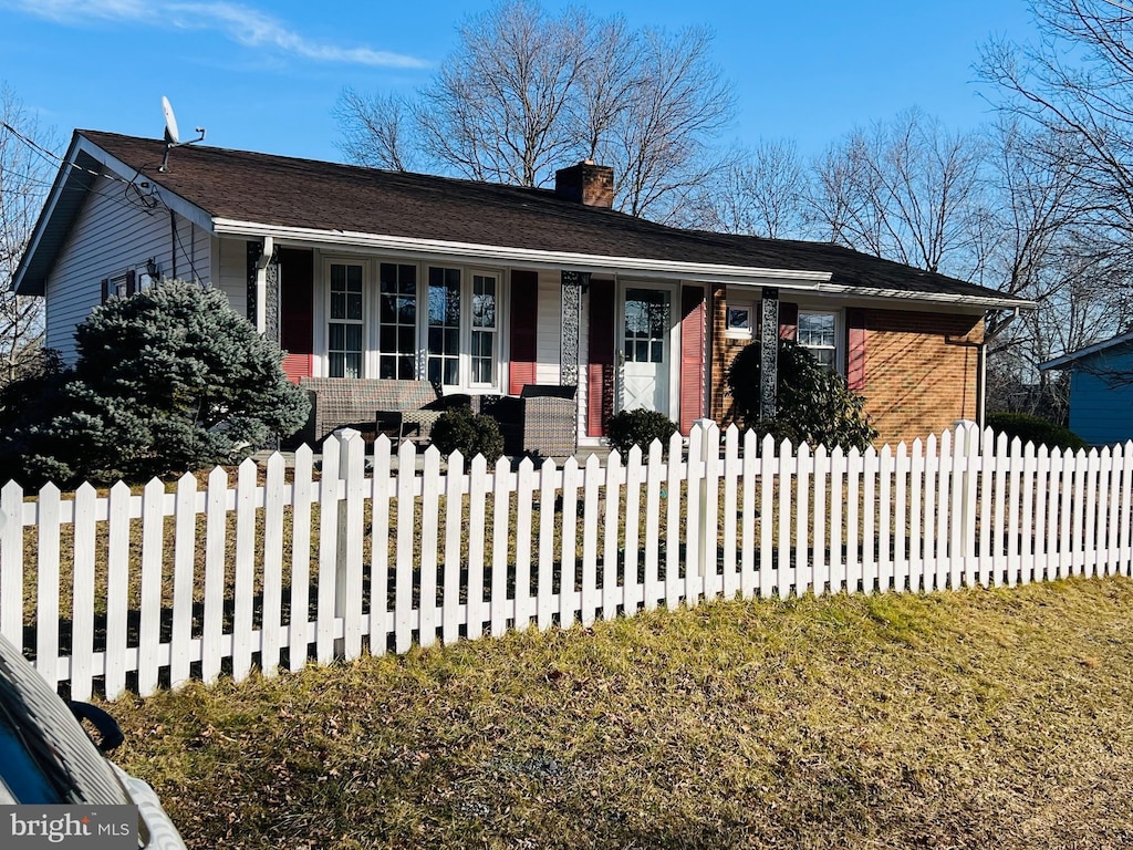 view of front of house with a front yard and covered porch