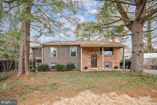 view of front of home featuring a front yard