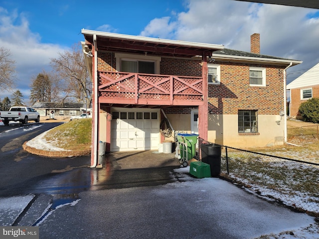 view of front facade featuring a garage