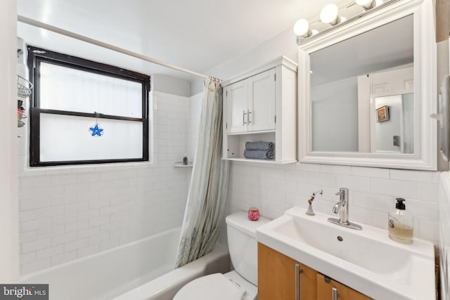 full bathroom featuring toilet, shower / bath combo with shower curtain, tile walls, backsplash, and vanity