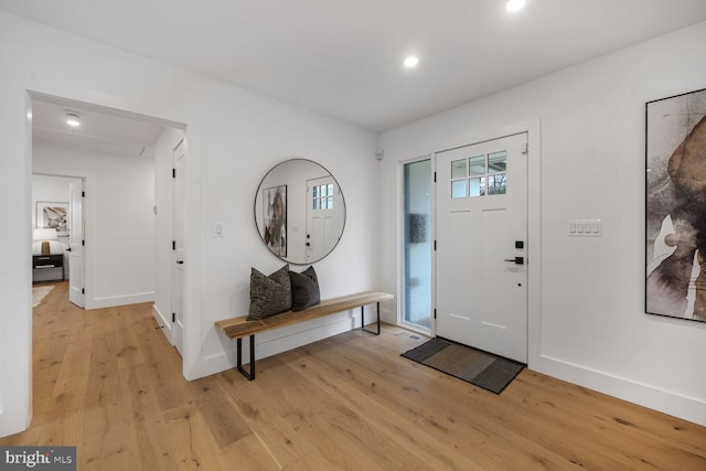 entrance foyer with recessed lighting, baseboards, and light wood finished floors