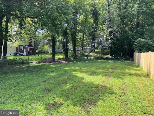 view of yard featuring fence