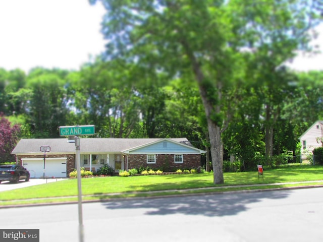 view of front facade with an attached garage, driveway, and a front lawn