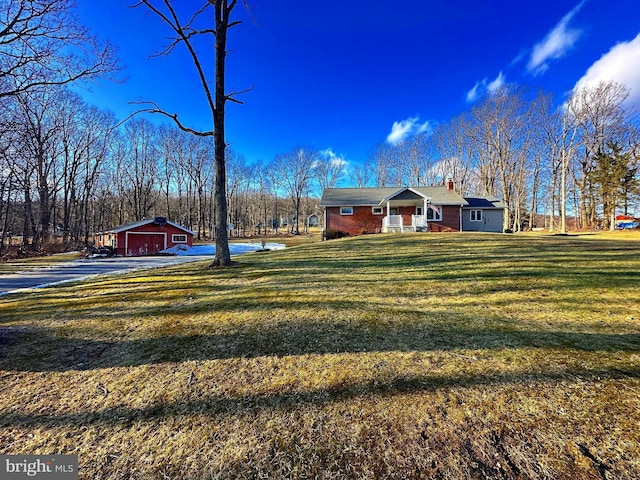 view of yard with an outbuilding and a garage