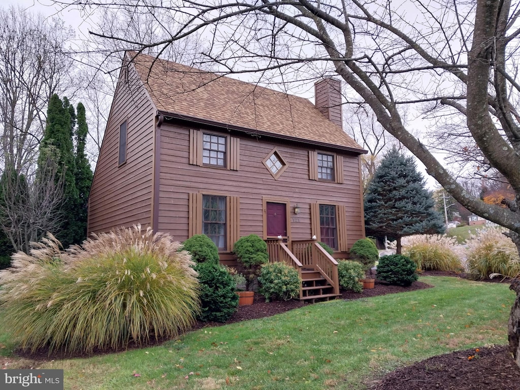 colonial inspired home with a front yard