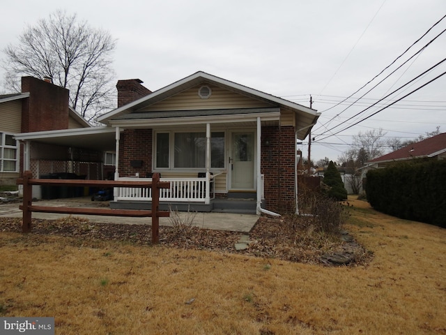 view of front of house featuring a front yard