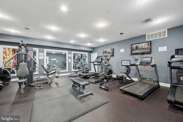 workout area with visible vents and recessed lighting