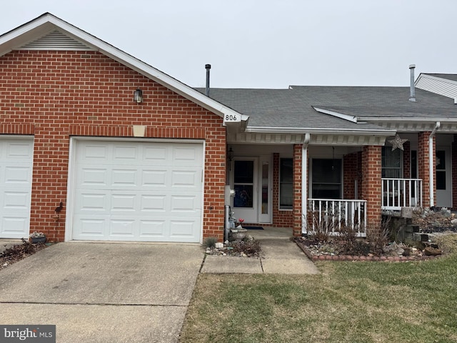 view of front of house featuring a front lawn, a porch, and a garage