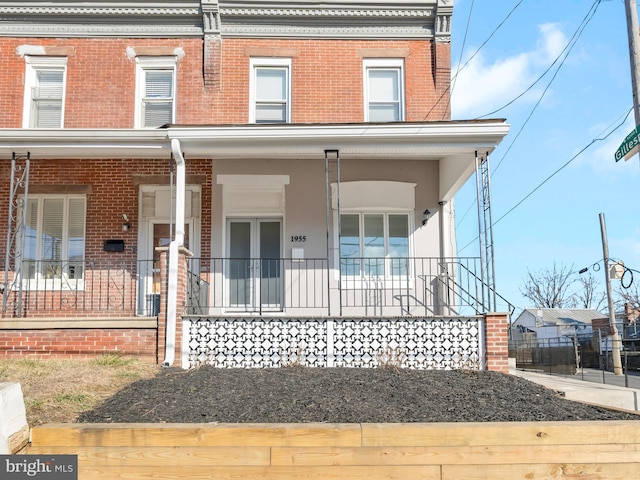 view of front facade featuring a porch