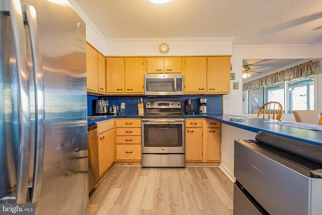 kitchen featuring crown molding, a textured ceiling, light wood-type flooring, ceiling fan, and stainless steel appliances