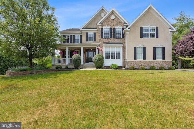 view of front of property featuring a front yard and covered porch