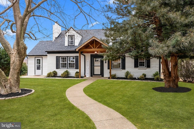 view of front of house featuring a front yard