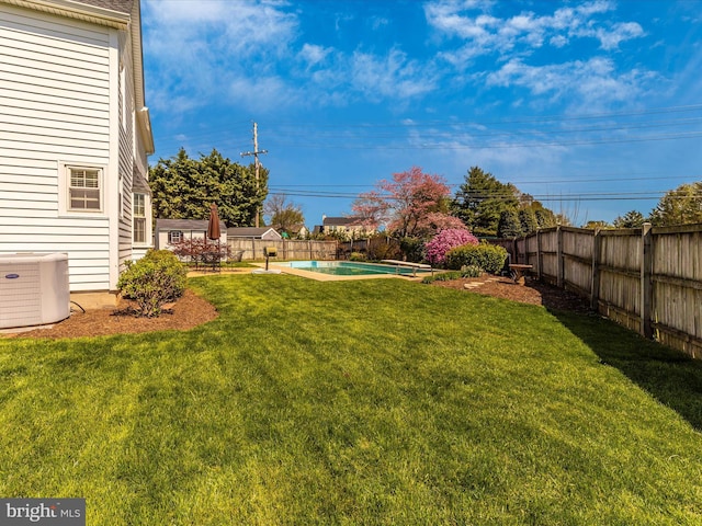 view of yard featuring a fenced in pool