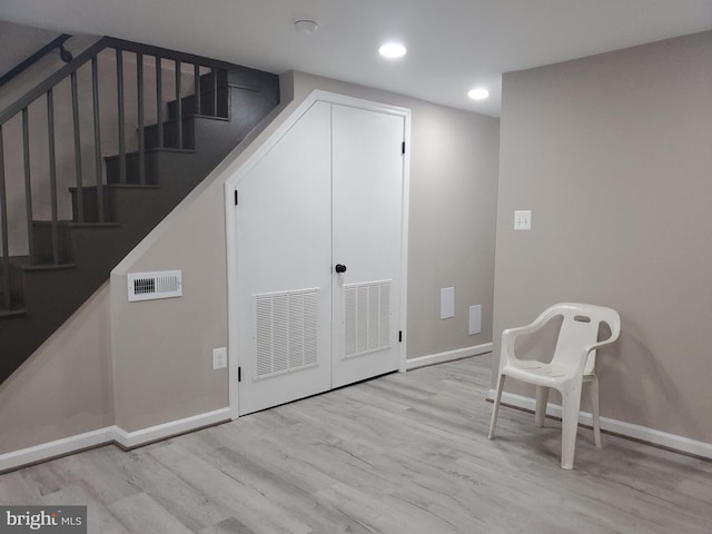 sitting room with light hardwood / wood-style floors