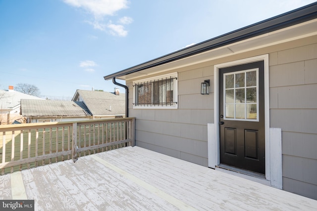 entrance to property featuring a wooden deck