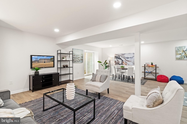 living room with light wood-type flooring, baseboards, and recessed lighting