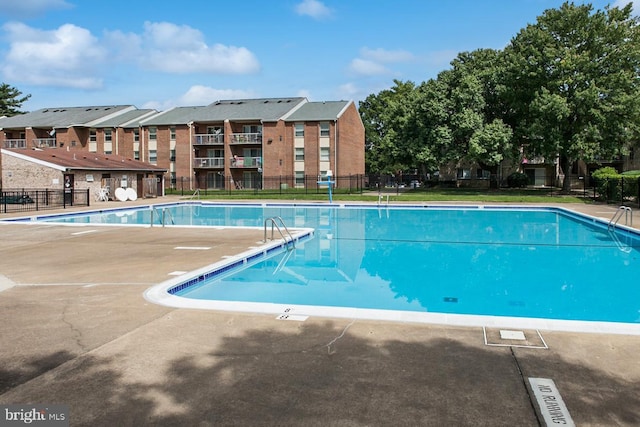 view of swimming pool