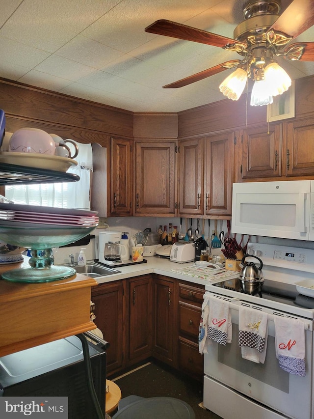 kitchen featuring ceiling fan and white appliances