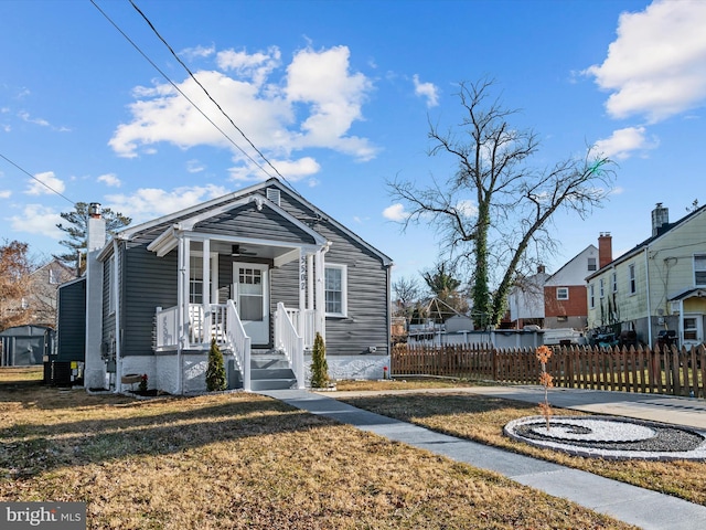 bungalow-style house featuring a front lawn