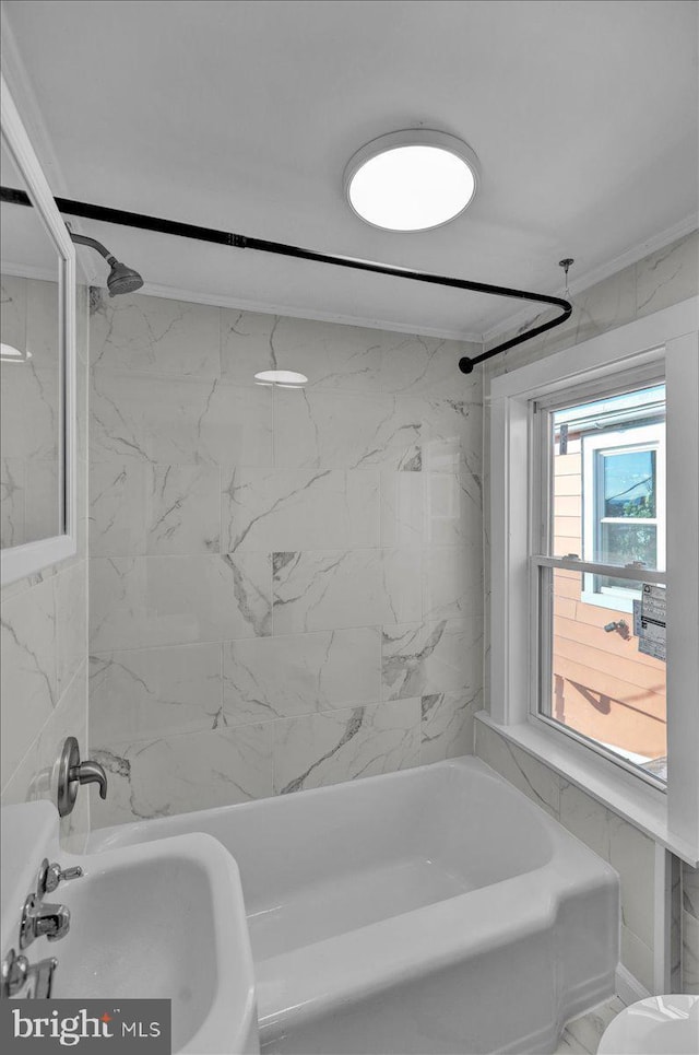 bathroom with tiled shower / bath and sink