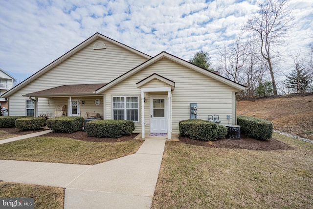 view of front of home featuring a front lawn