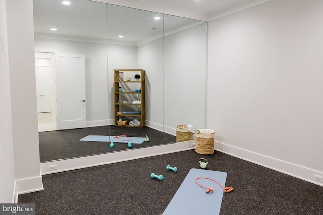 workout room featuring recessed lighting, baseboards, and ornamental molding