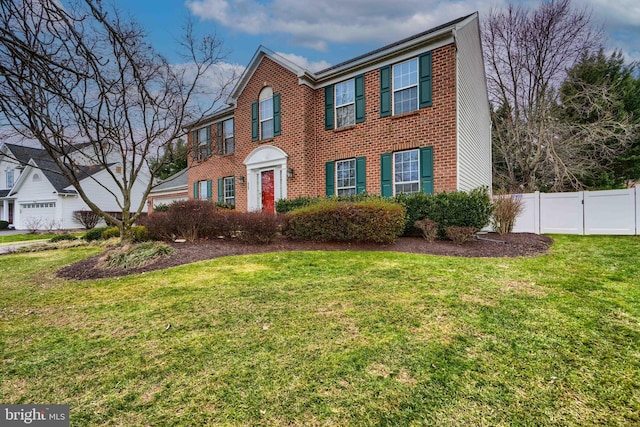 view of front of property featuring a front lawn