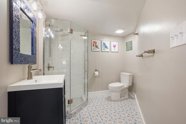 full bath with baseboards, a shower stall, toilet, and vanity