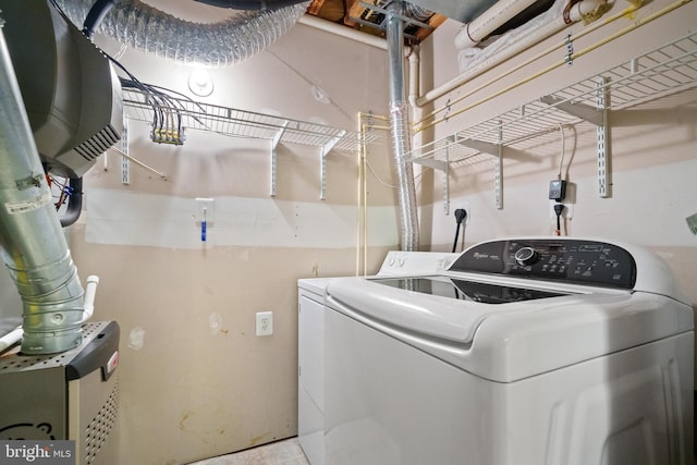 laundry area featuring washer and clothes dryer