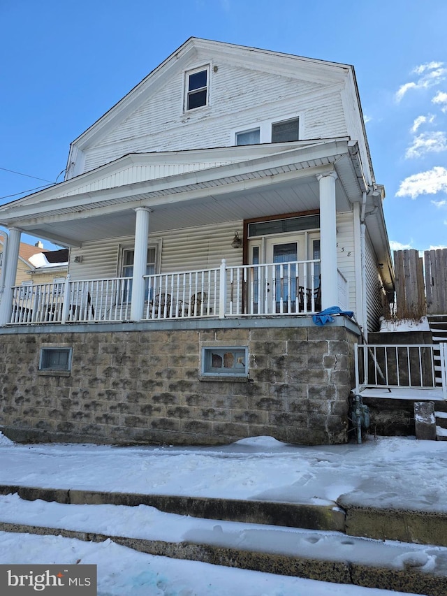 view of front of property featuring covered porch