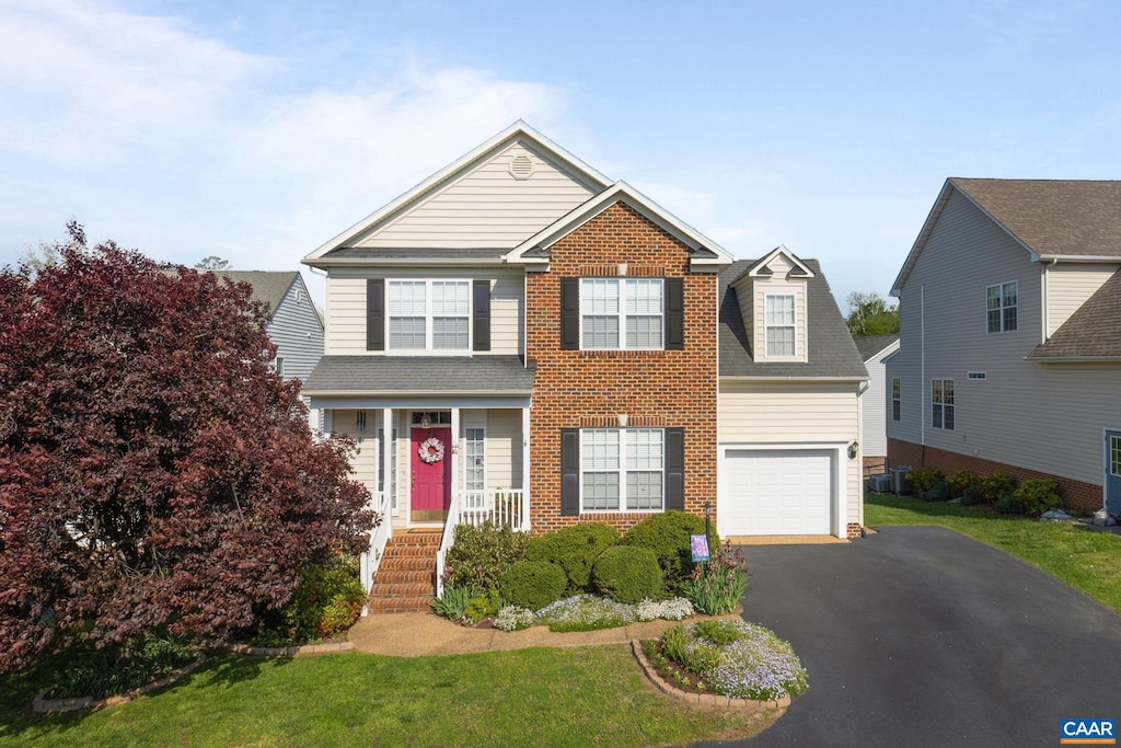 view of front facade featuring a garage and a front yard