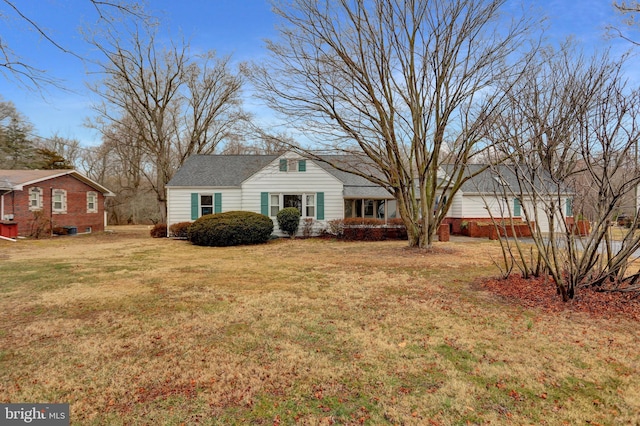 view of front of property with a front lawn